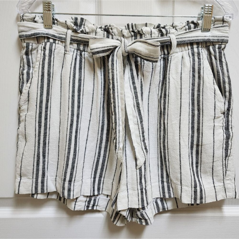 Old Navy Shorts Womens 10 Black White Striped Linen Blend Paperbag Waist Belt